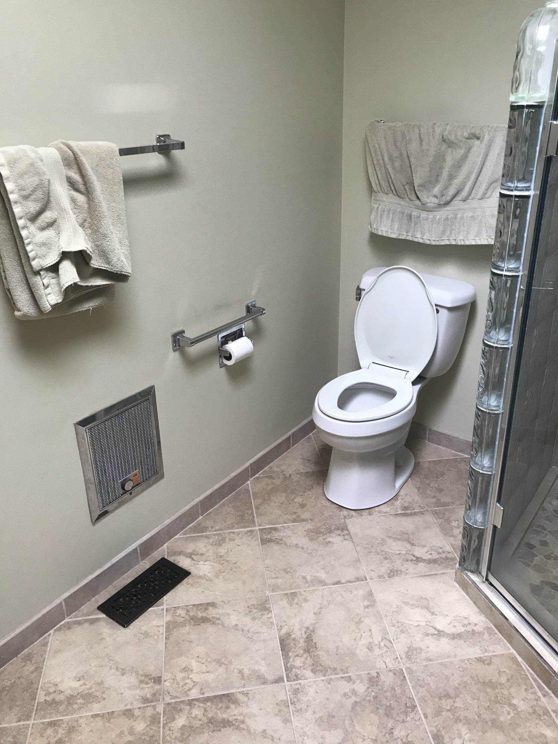 Before | Naperville, IL Bathroom Remodel