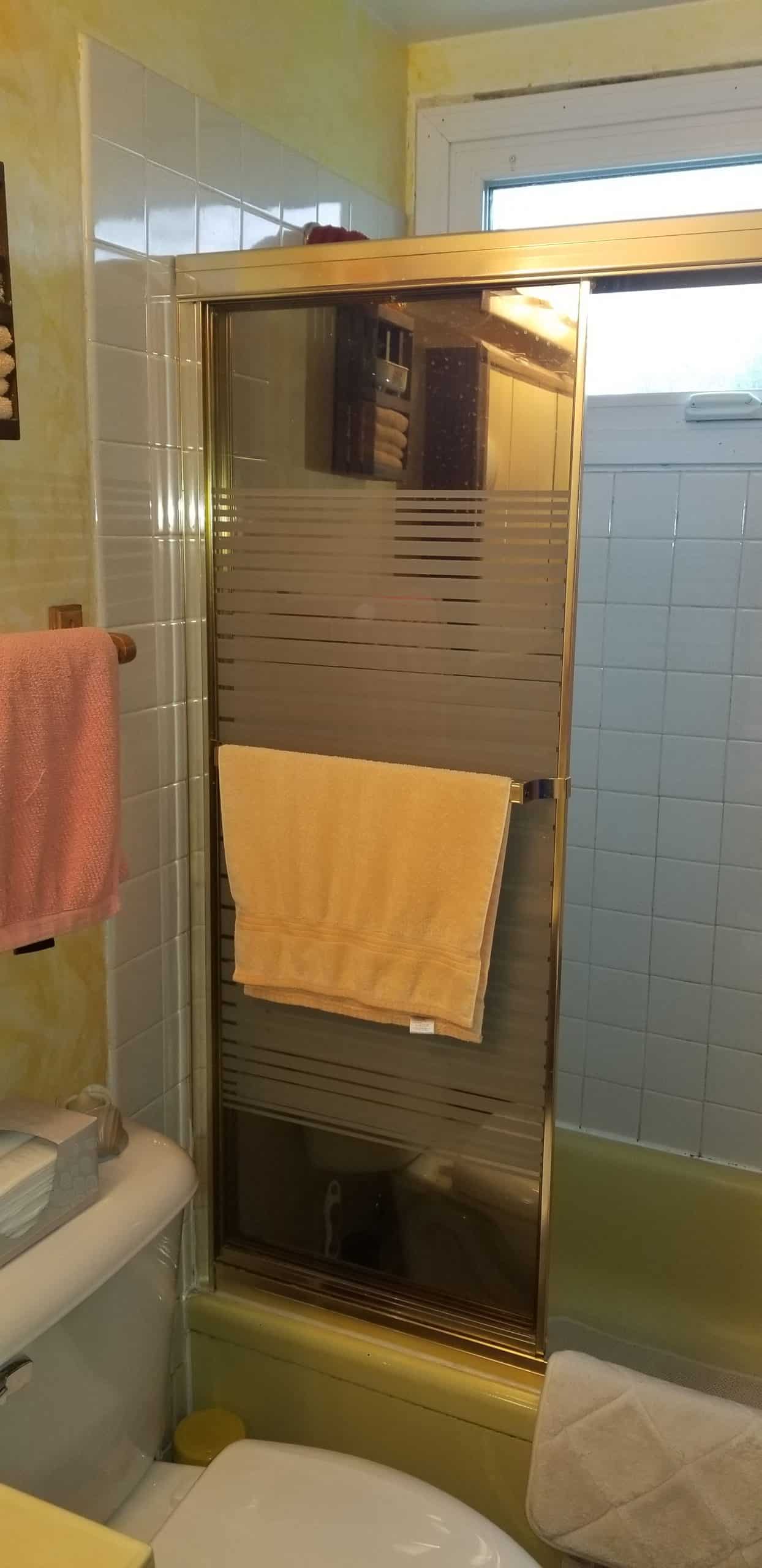 Before | Hanover Park, IL Acyclic Tub-to-Shower Conversion