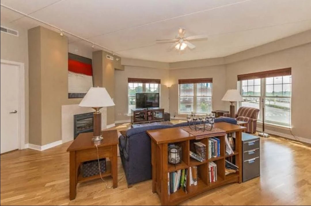 Before | Mount Prospect, IL Living Room