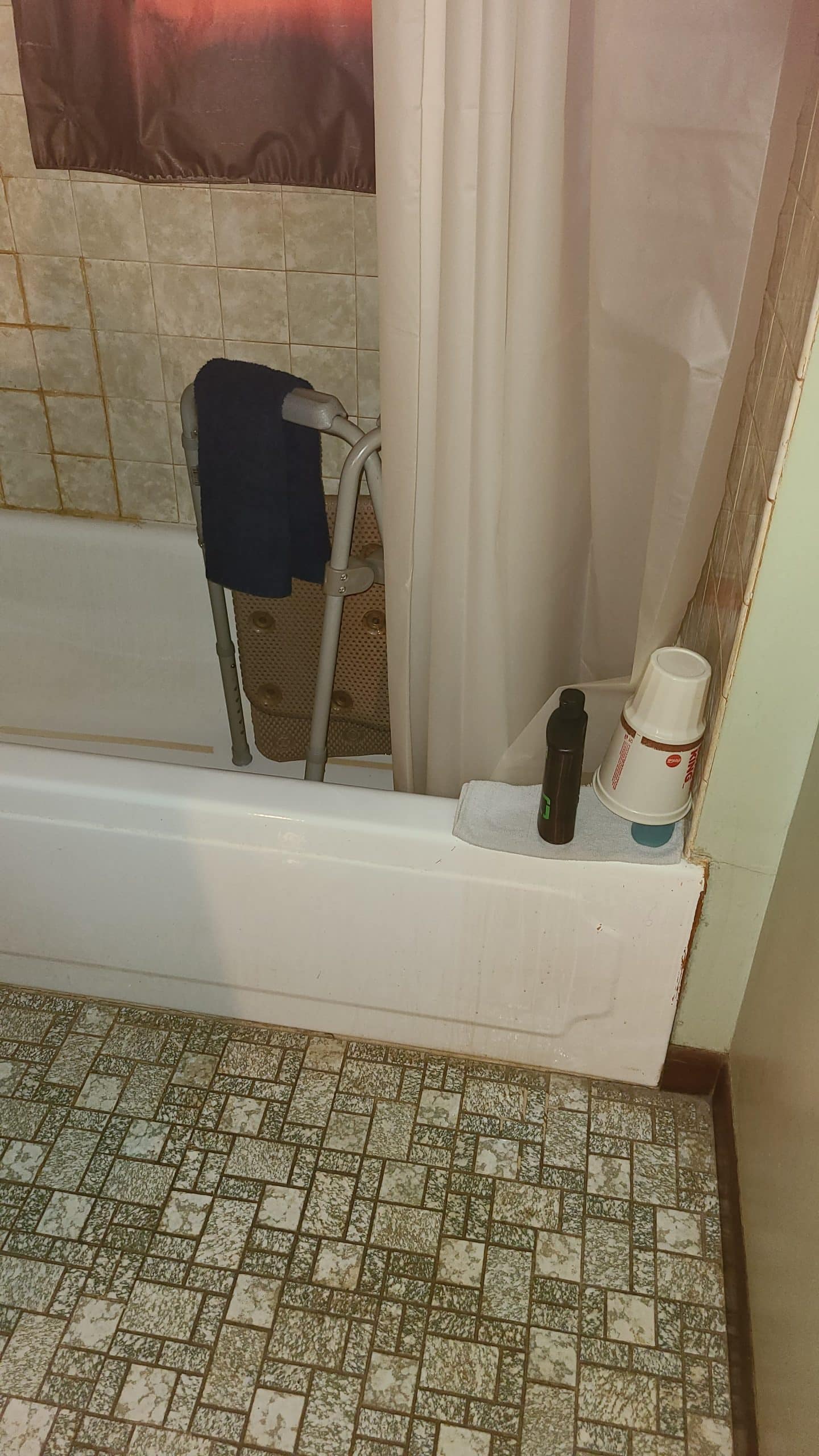 Before | Elk Grove Village, IL Bathroom Remodel