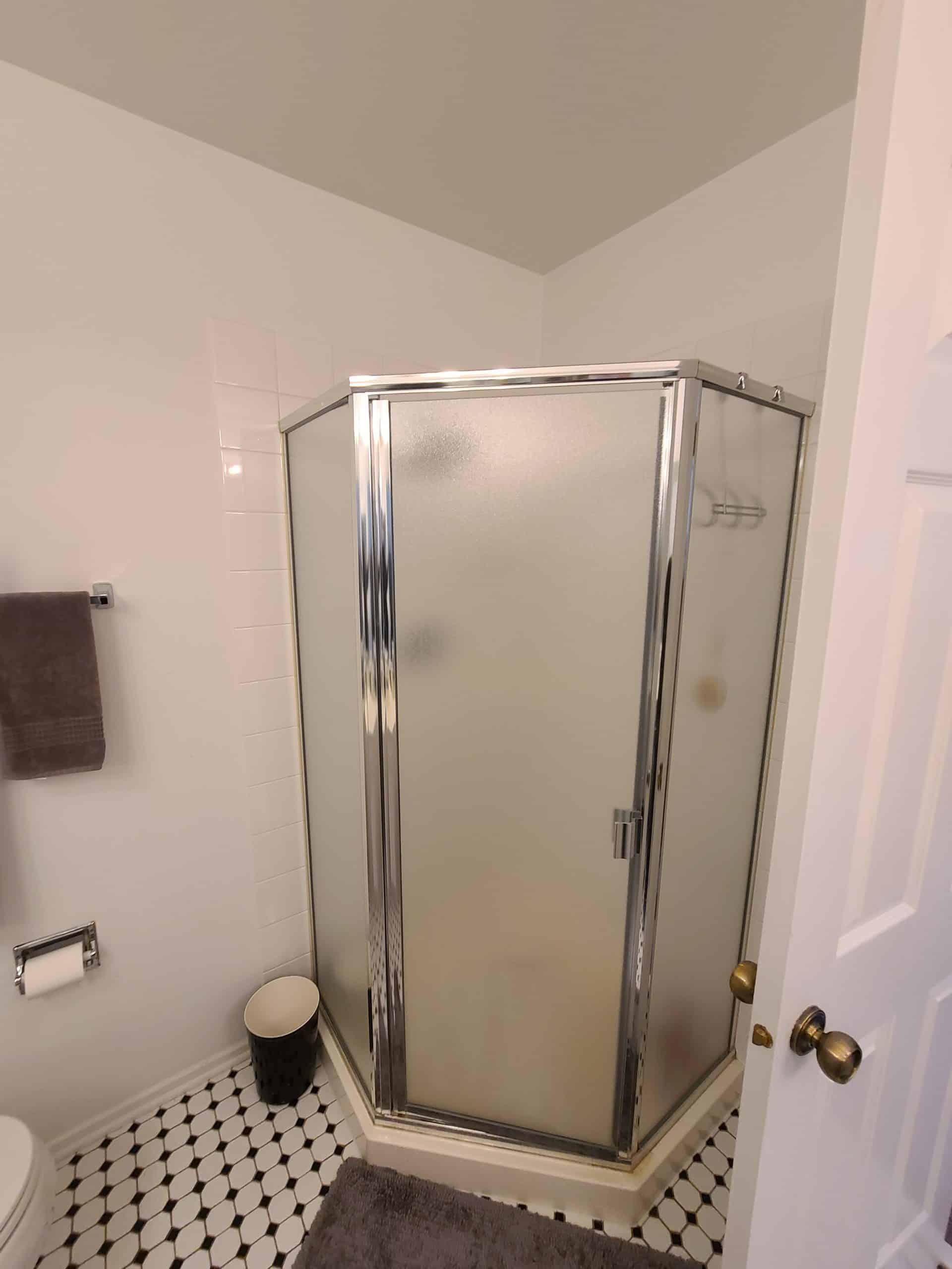 Before | Schaumburg, IL Bathroom Remodel