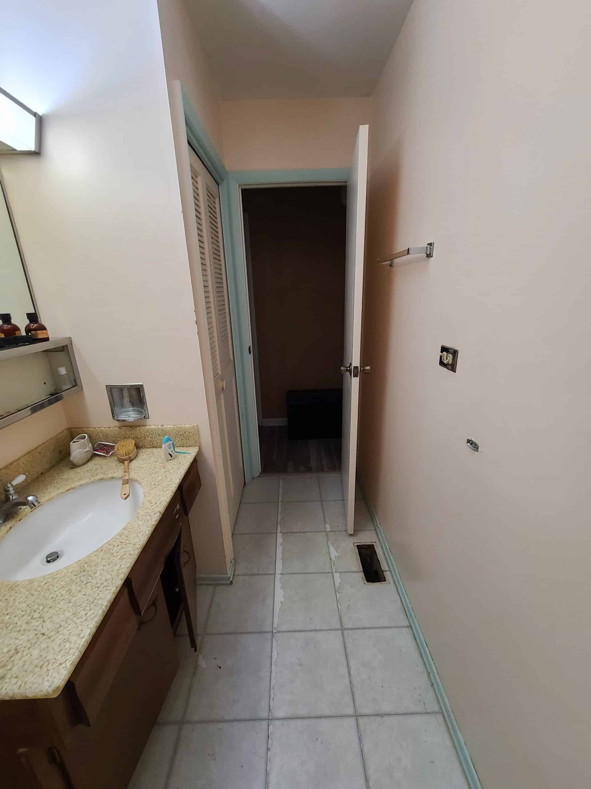 Before | Hoffman Estates, IL Small Bathroom Remodel