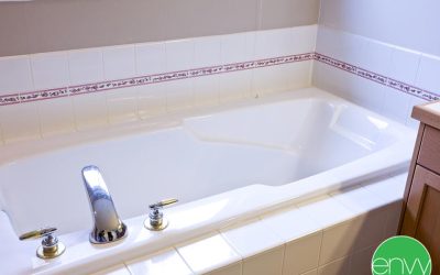 Should You Choose a Fiberglass or Acrylic Tub?