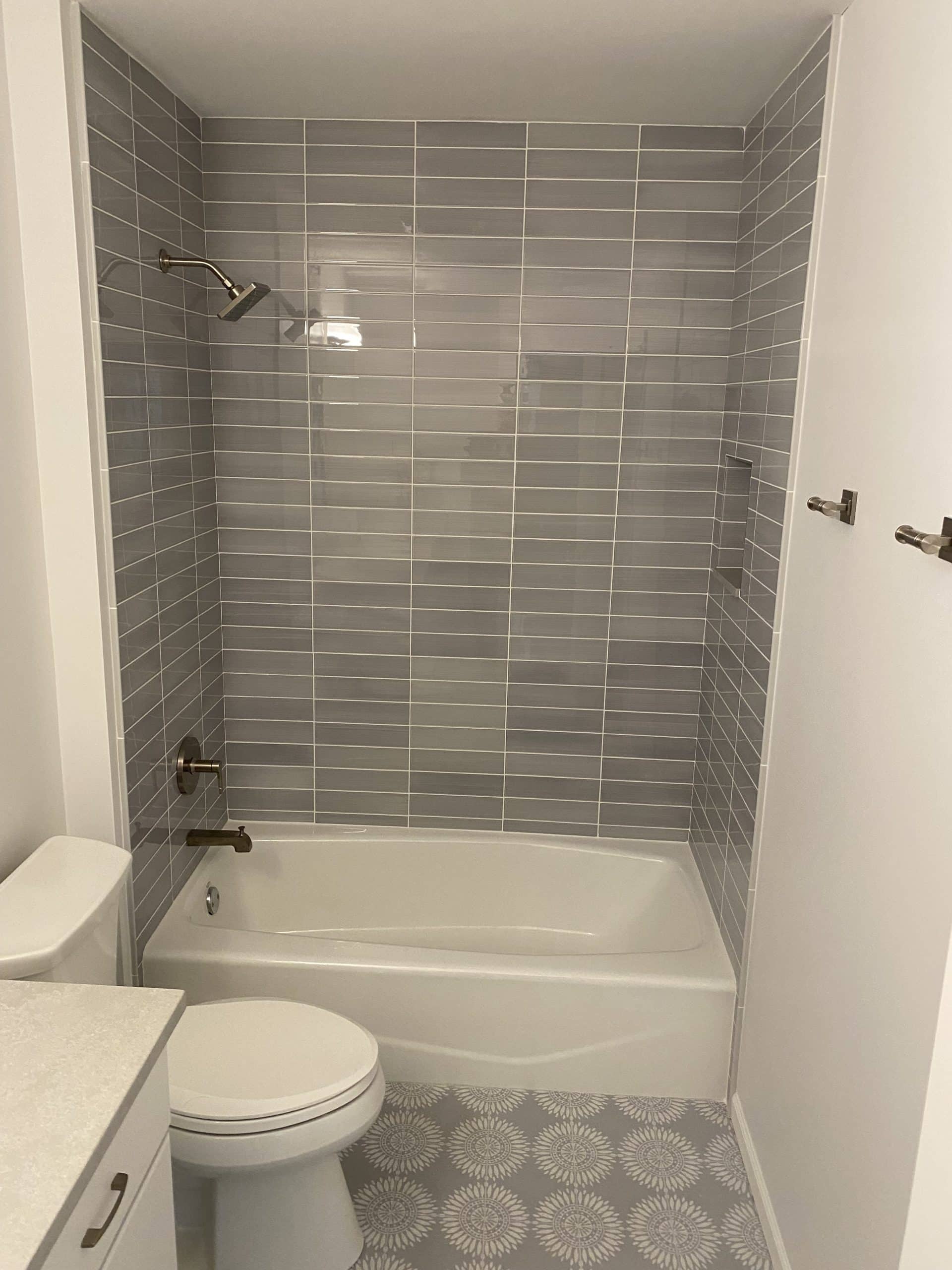 After | Arlington Heights, IL Bathtub Surround Replacement