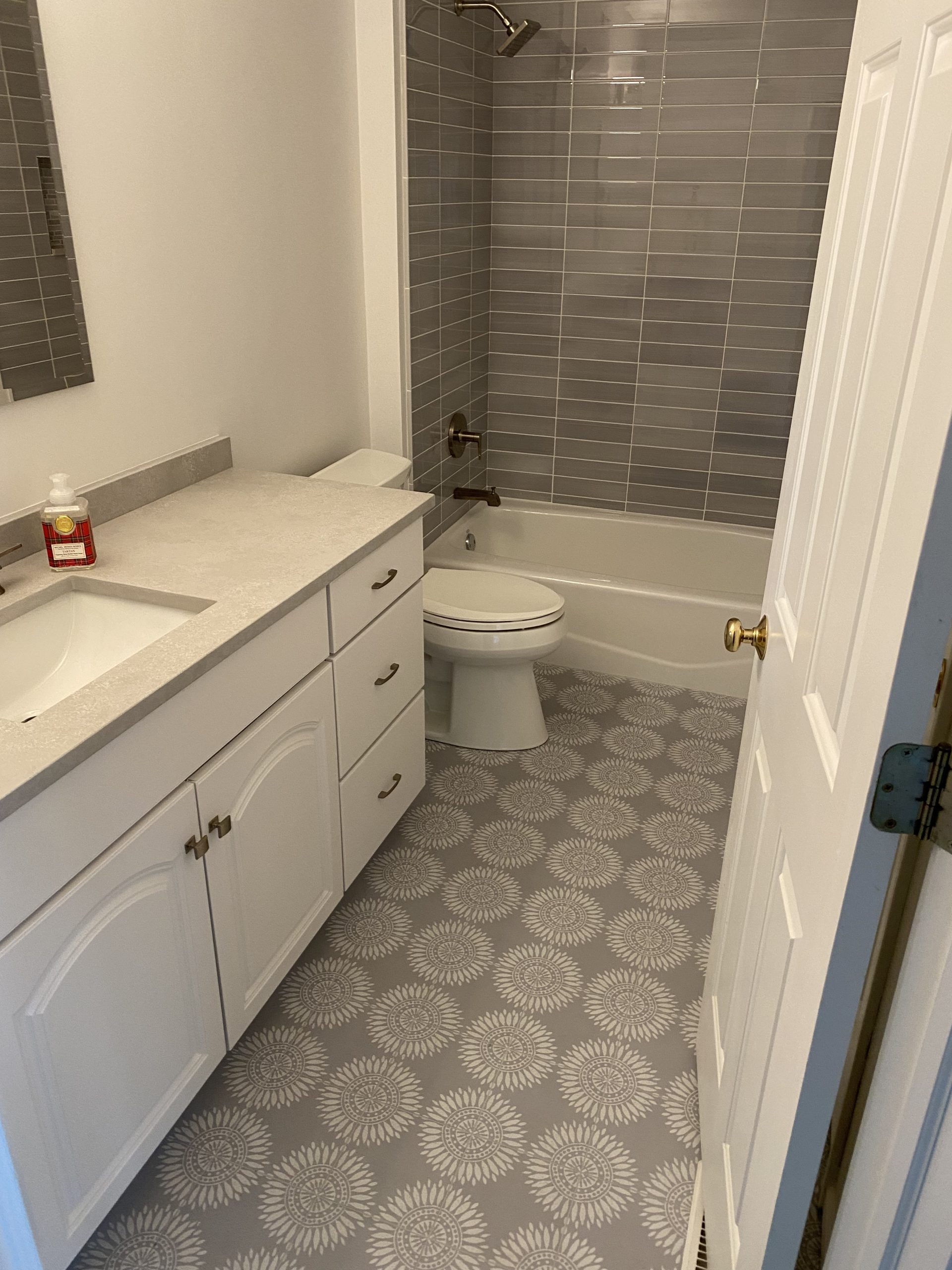 After | Arlington Heights, IL Bathtub Surround Replacement