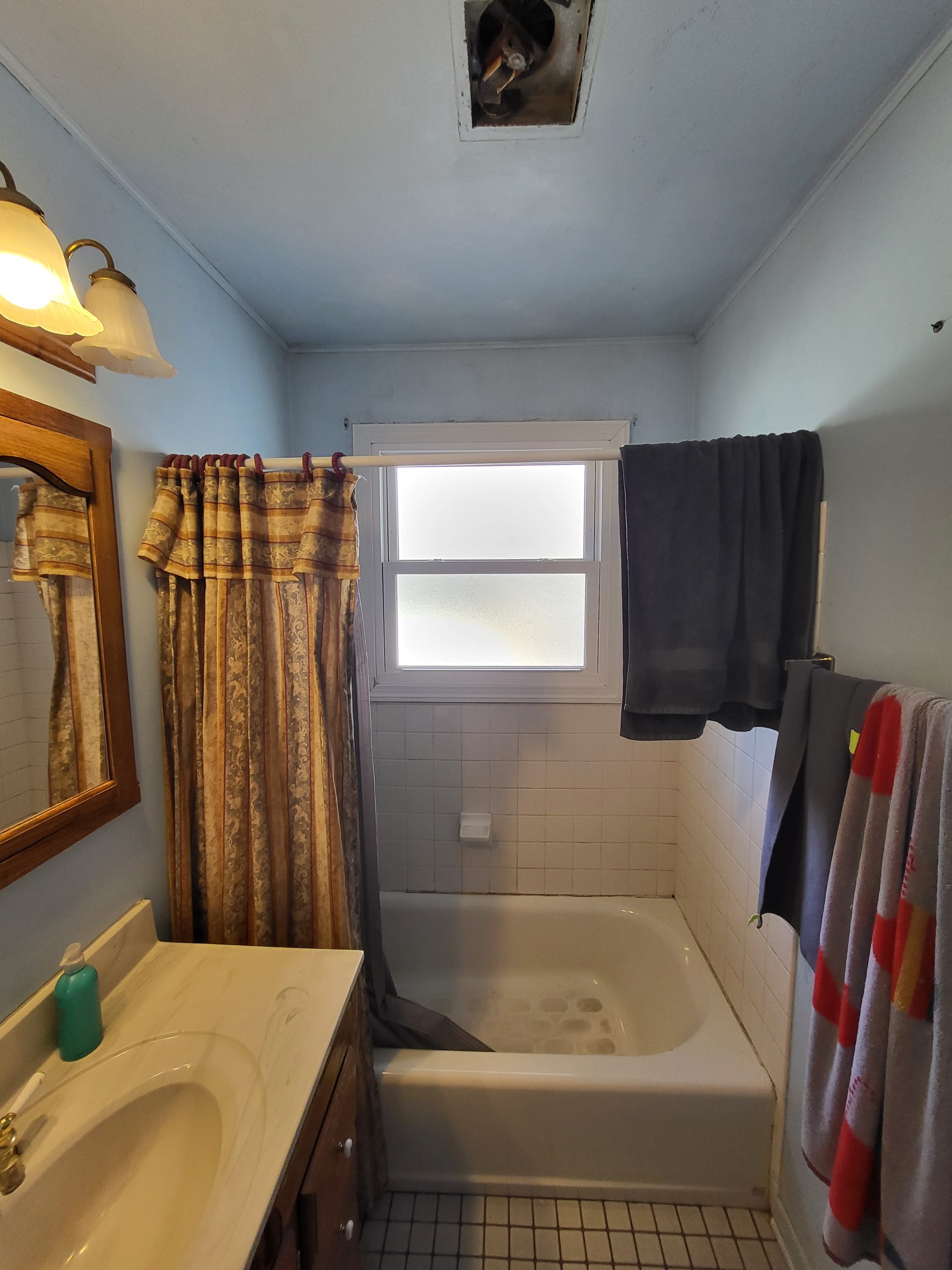Before | Rolling Meadows, IL Small Bathroom
